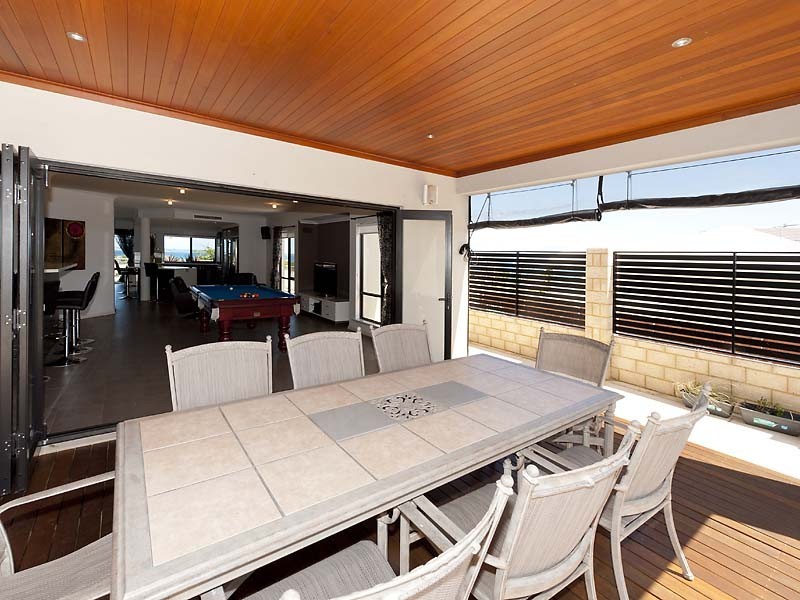 2 Orsino Boulevard, North Coogee WA 6163