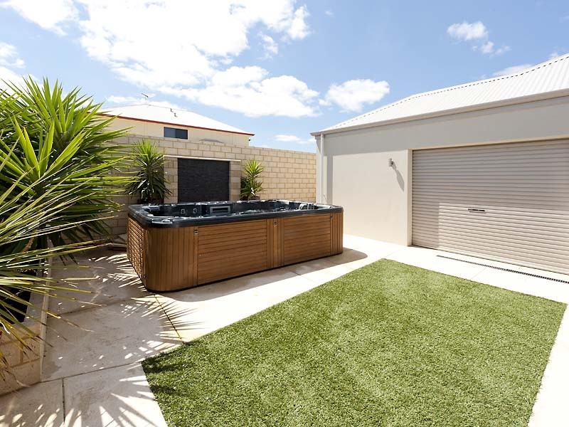 2 Orsino Boulevard, North Coogee WA 6163