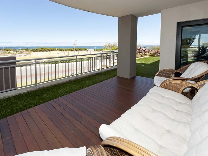 2 Orsino Boulevard, North Coogee WA 6163