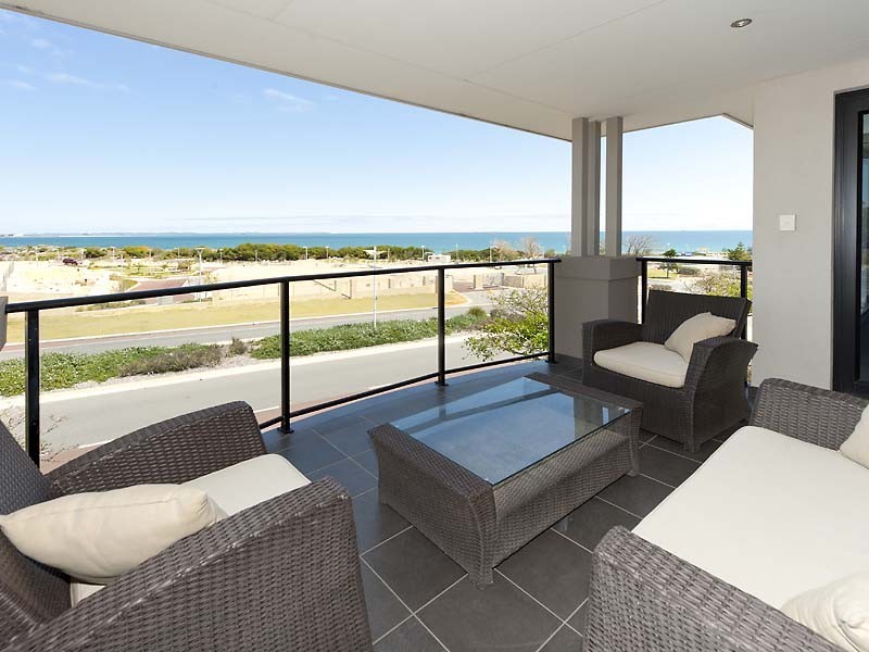 2 Orsino Boulevard, North Coogee WA 6163