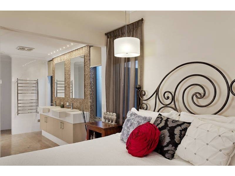 54 Arabella Loop, North Coogee WA 6163