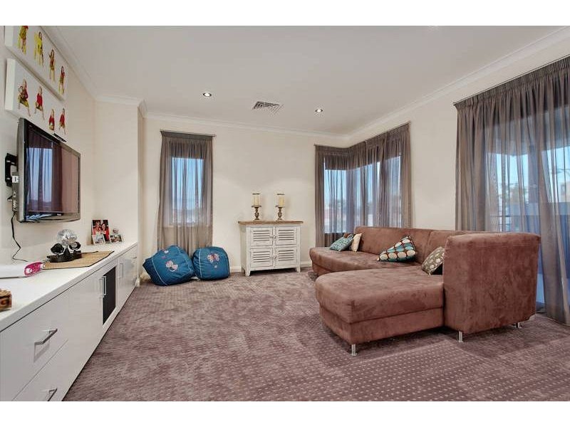 54 Arabella Loop, North Coogee WA 6163