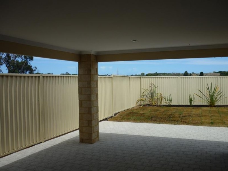 3B Grizen Way, Munster WA 6166
