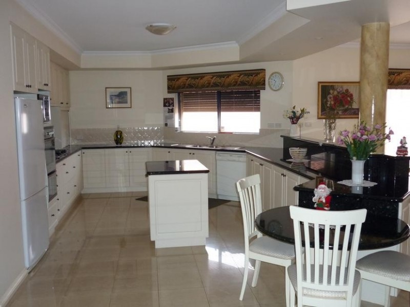 17 Capstone Rise, Coogee WA 6166