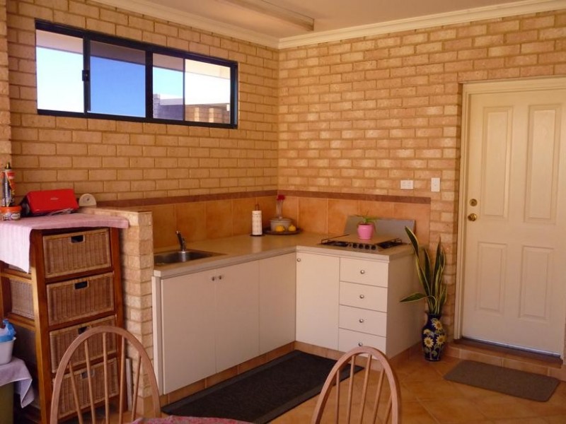 17 Capstone Rise, Coogee WA 6166