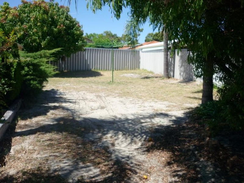 4 Clover Place, Bibra Lake WA 6163