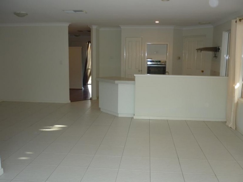 15 Kotisina Gardens, Munster WA 6166