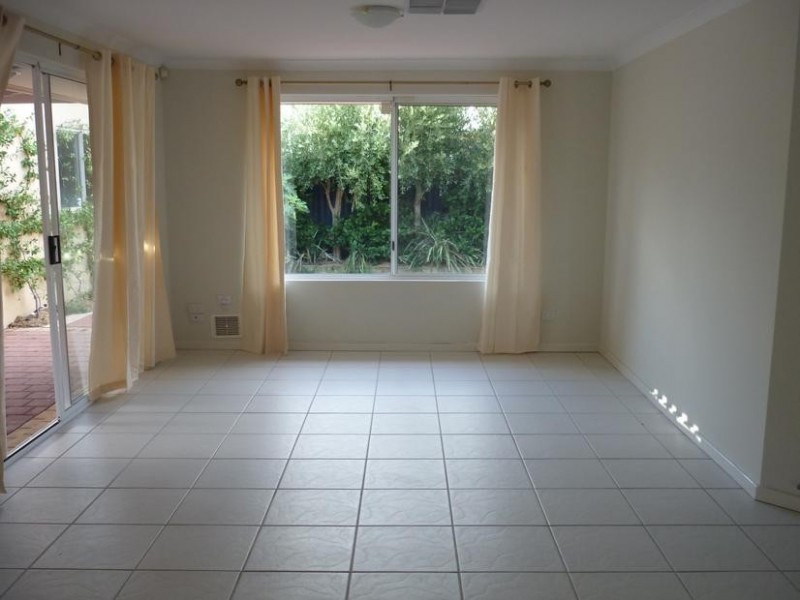 15 Kotisina Gardens, Munster WA 6166