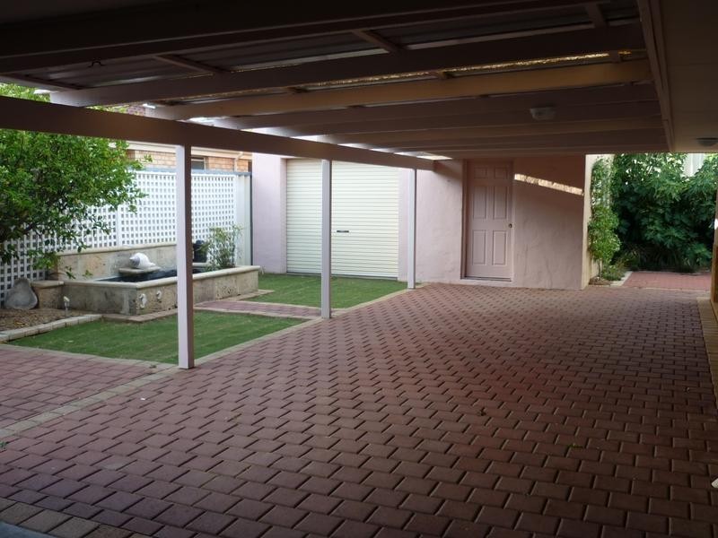 15 Kotisina Gardens, Munster WA 6166