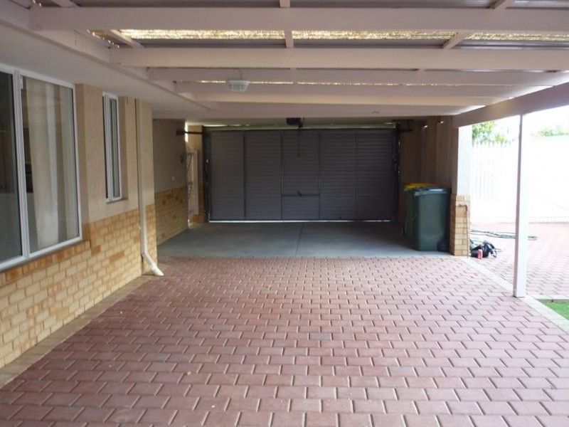 15 Kotisina Gardens, Munster WA 6166