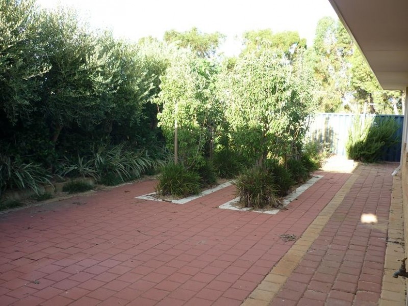 15 Kotisina Gardens, Munster WA 6166