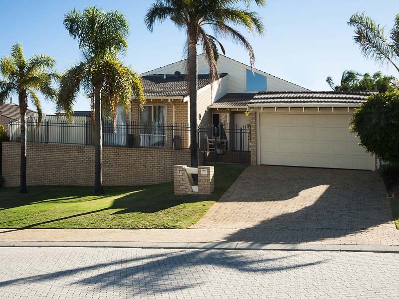 35 Longreach Parade, Coogee WA 6166