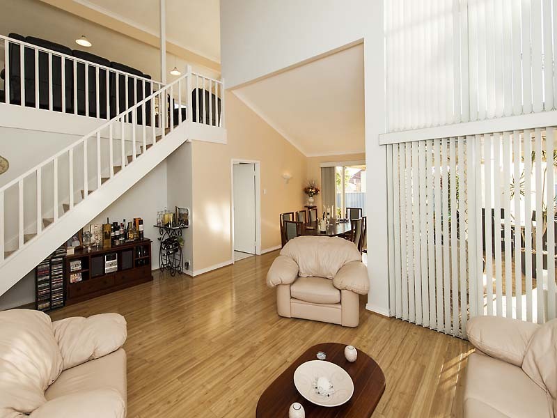 35 Longreach Parade, Coogee WA 6166