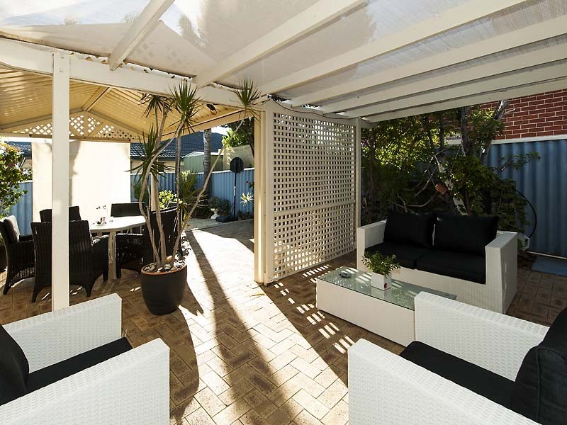 35 Longreach Parade, Coogee WA 6166
