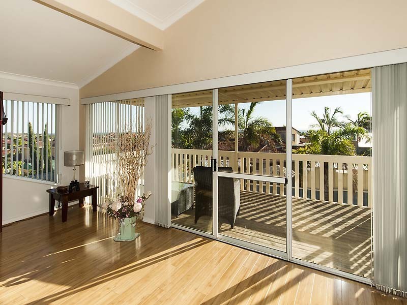 35 Longreach Parade, Coogee WA 6166
