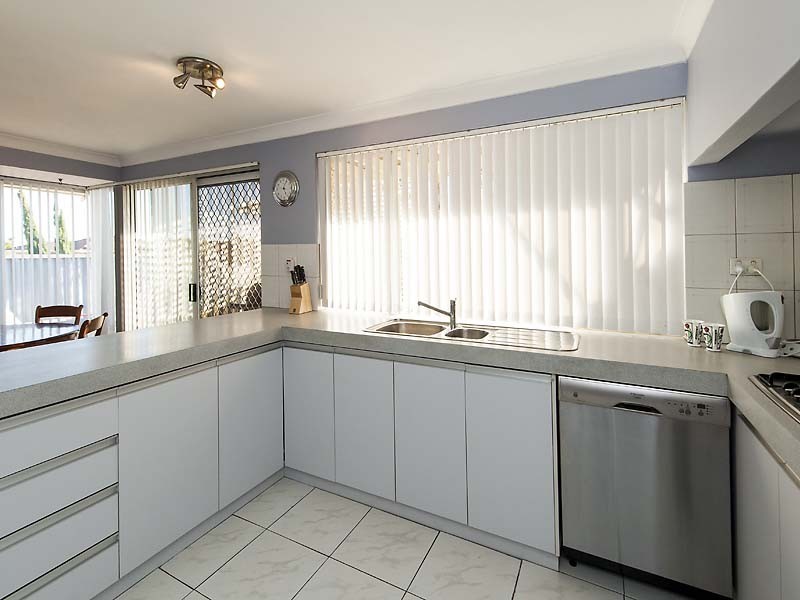 35 Longreach Parade, Coogee WA 6166