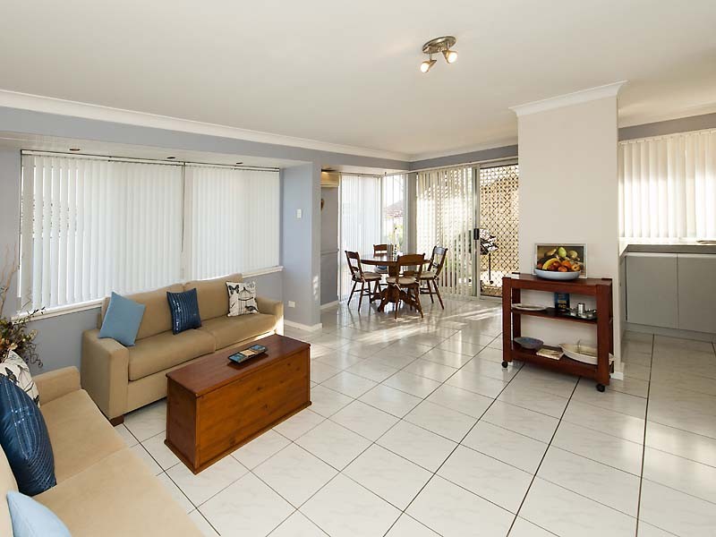 35 Longreach Parade, Coogee WA 6166