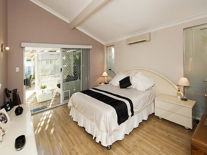 35 Longreach Parade, Coogee WA 6166