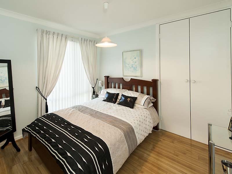 35 Longreach Parade, Coogee WA 6166