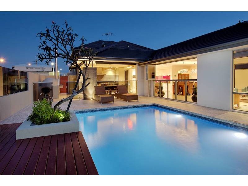 54 Arabella Loop, North Coogee WA 6163