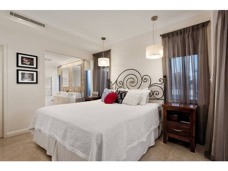 54 Arabella Loop, North Coogee WA 6163