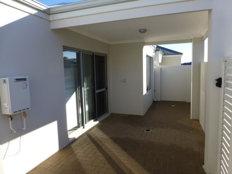 17/1 Lomax Court, Beeliar WA 6164