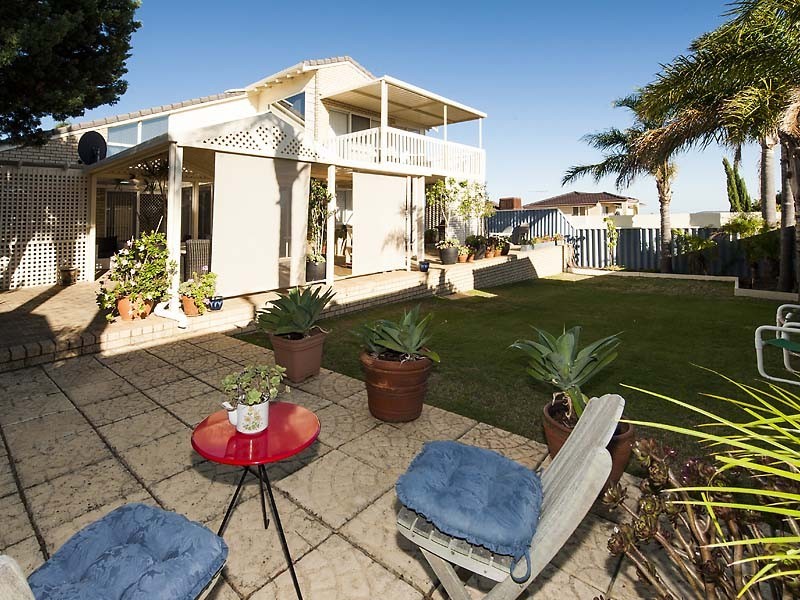 35 Longreach Parade, Coogee WA 6166