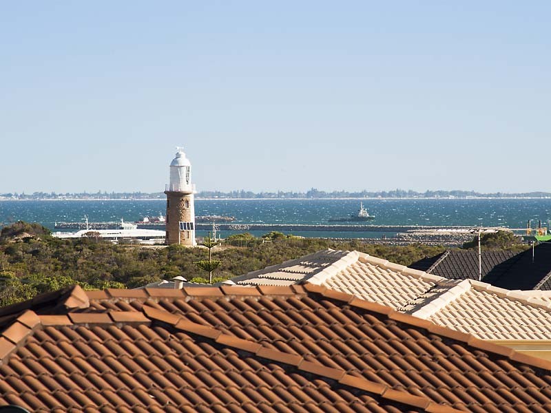 35 Longreach Parade, Coogee WA 6166