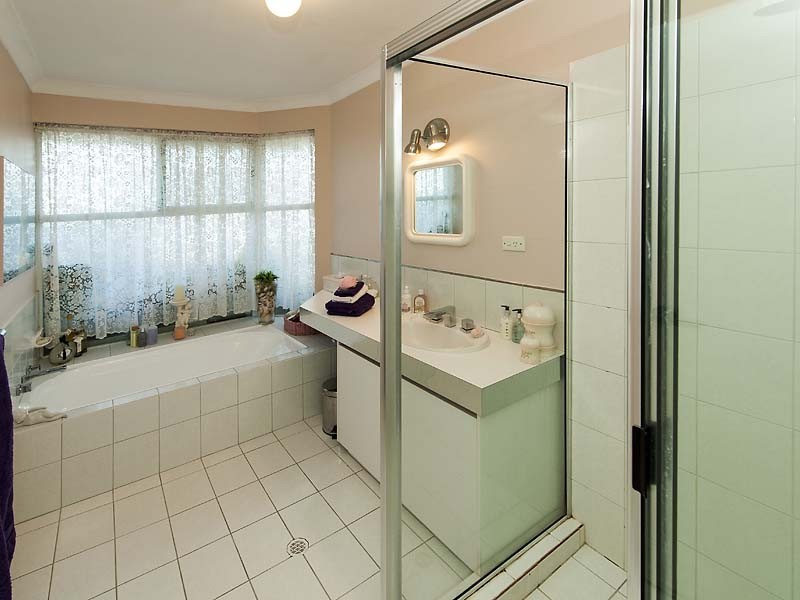 35 Longreach Parade, Coogee WA 6166