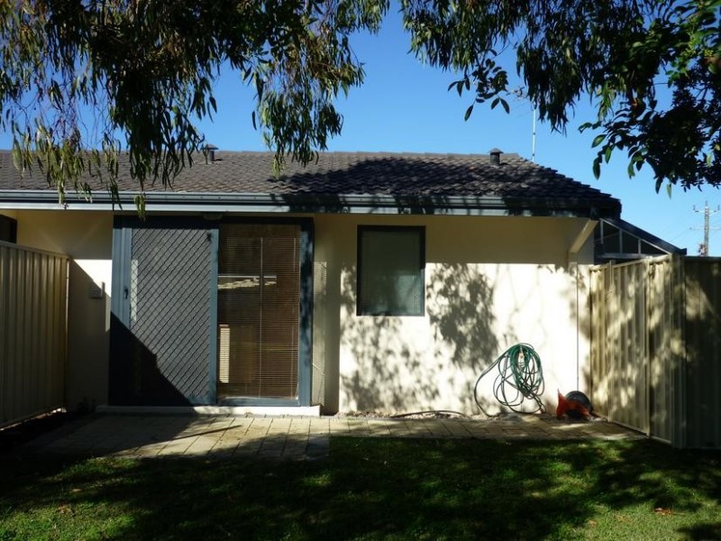 4/2 Lear Place, Coolbellup WA 6163