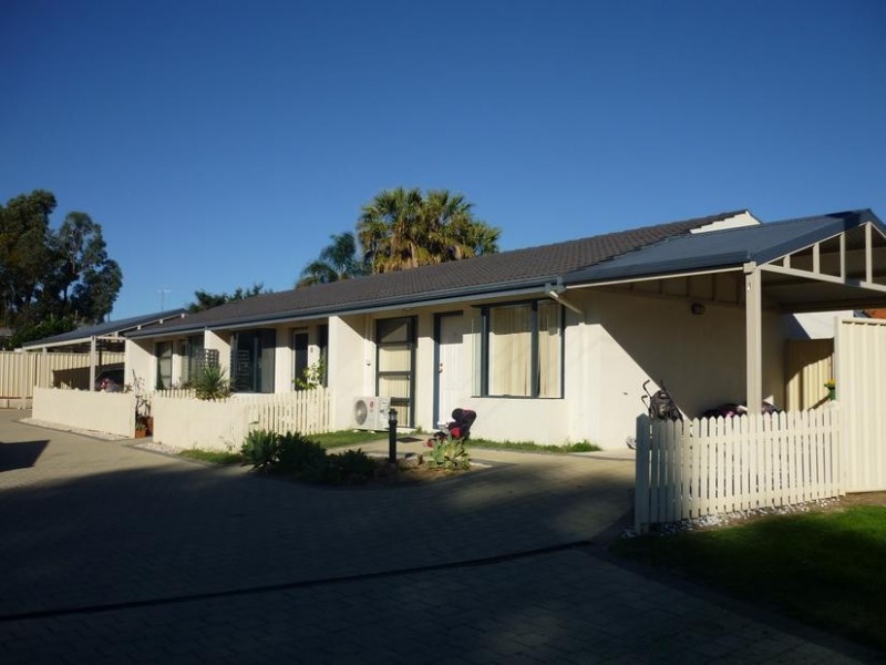4/2 Lear Place, Coolbellup WA 6163