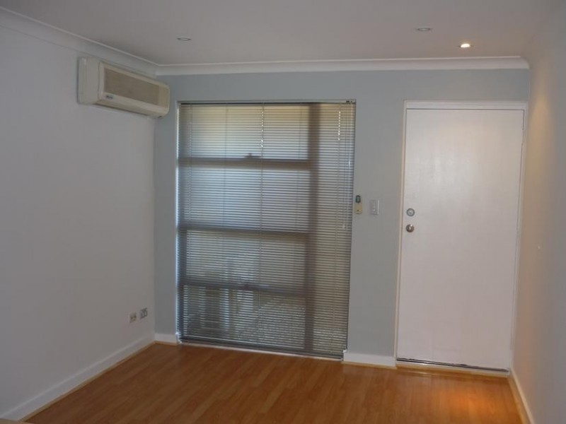 4/2 Lear Place, Coolbellup WA 6163
