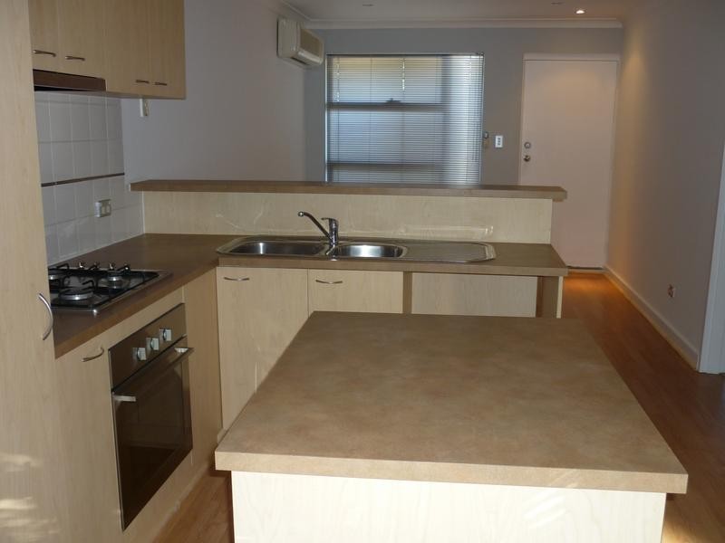 4/2 Lear Place, Coolbellup WA 6163