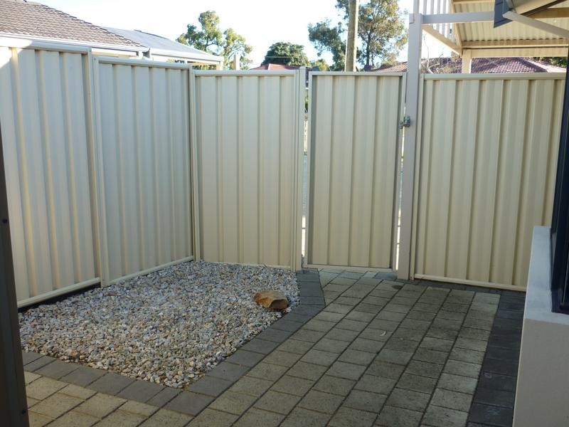 4/2 Lear Place, Coolbellup WA 6163