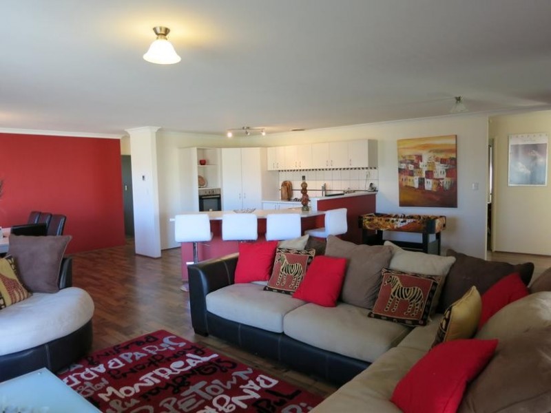 136 Columbia Parkway, Piara Waters WA 6112