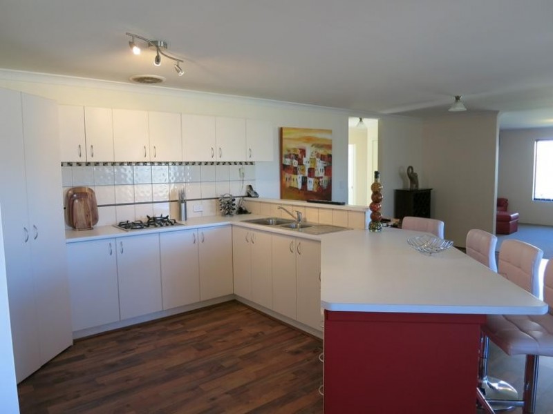 136 Columbia Parkway, Piara Waters WA 6112