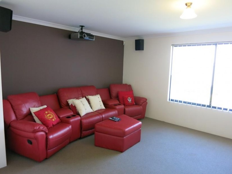 136 Columbia Parkway, Piara Waters WA 6112