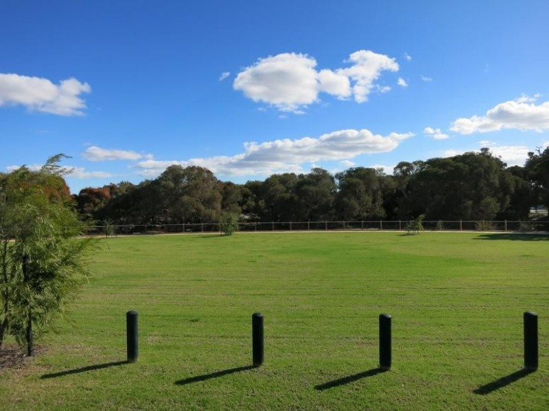 136 Columbia Parkway, Piara Waters WA 6112