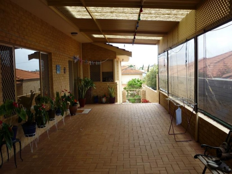 6 Cranberry Street, Coogee WA 6166