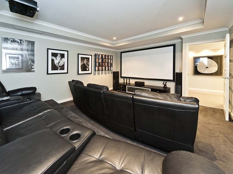 10 Hamelin Drive, Munster WA 6166