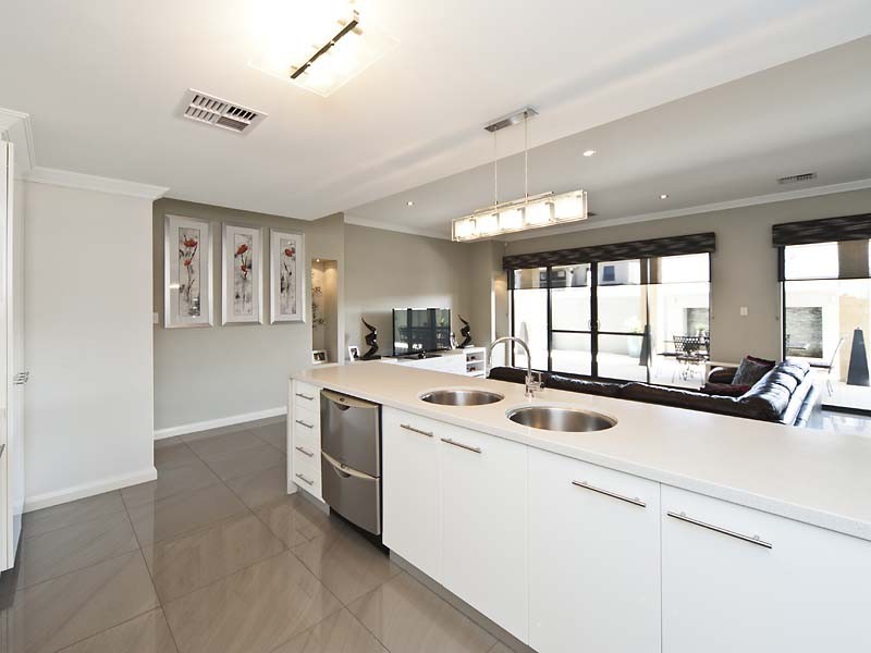 10 Hamelin Drive, Munster WA 6166