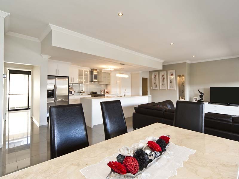 10 Hamelin Drive, Munster WA 6166