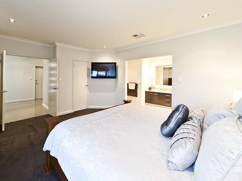 10 Hamelin Drive, Munster WA 6166