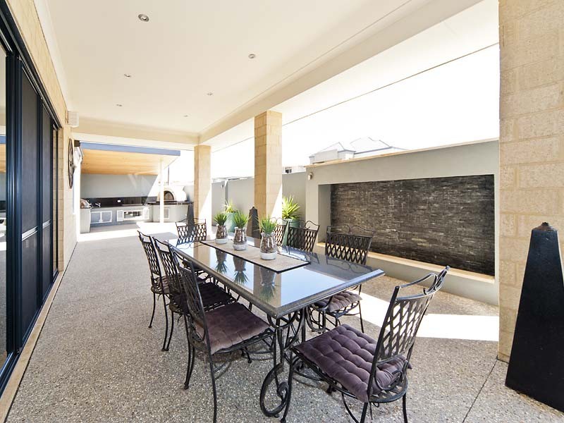 10 Hamelin Drive, Munster WA 6166