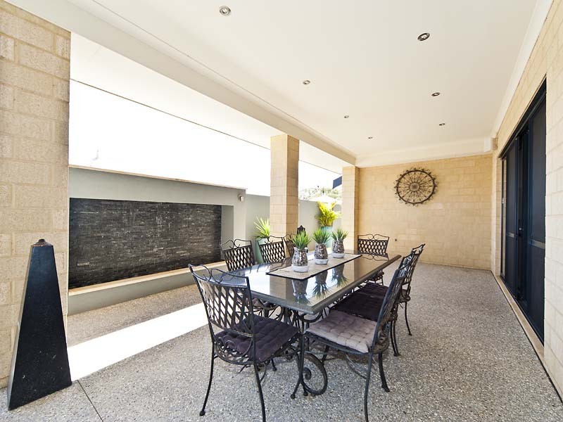 10 Hamelin Drive, Munster WA 6166