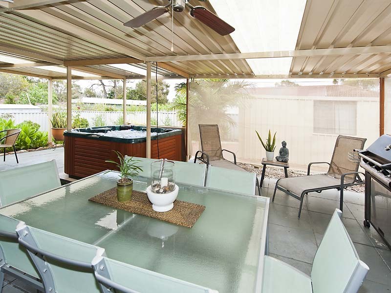 6 Rapania Rise, Yangebup WA 6164