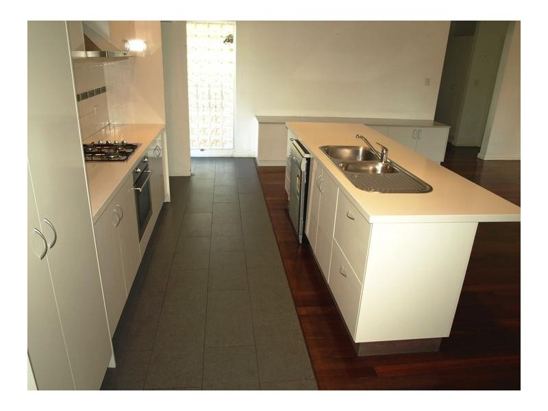 2 LYNN ST, Hilton WA 6163