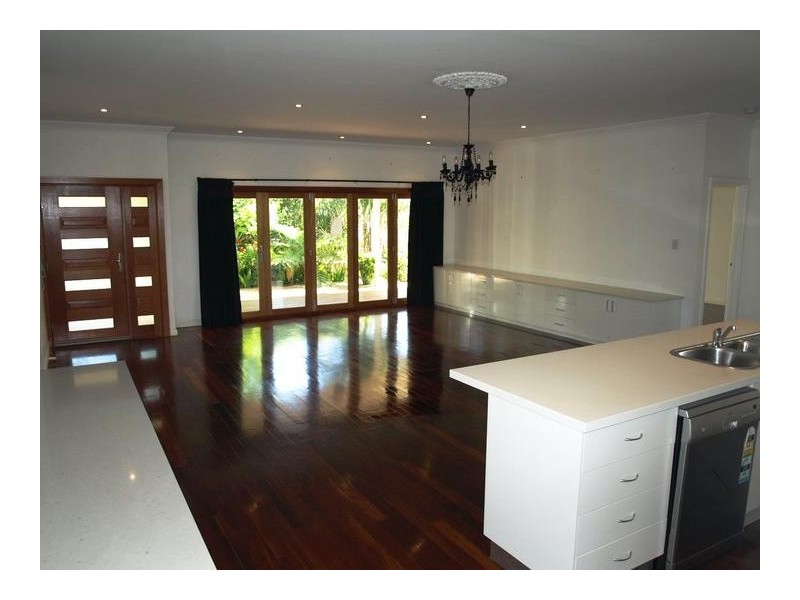 2 LYNN ST, Hilton WA 6163