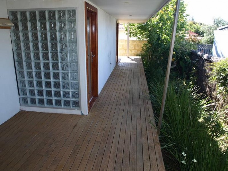 2 LYNN ST, Hilton WA 6163