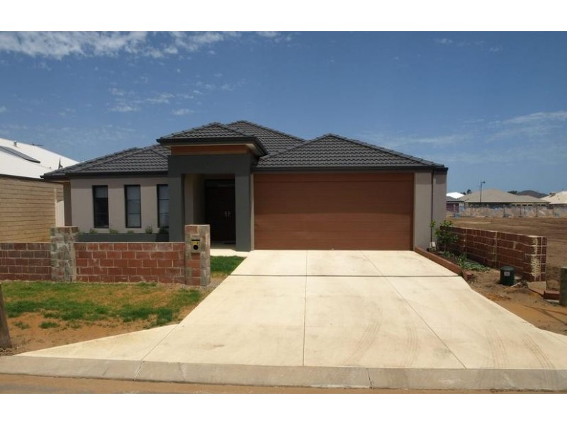 11B GICHA CL, Munster WA 6166